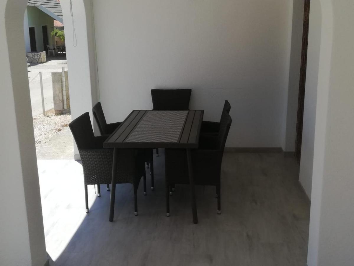 Leo Apartment Vir Bagian luar foto