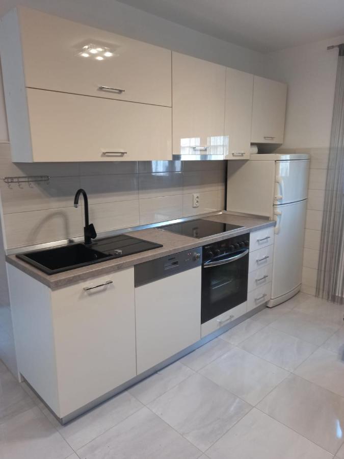 Leo Apartment Vir Bagian luar foto